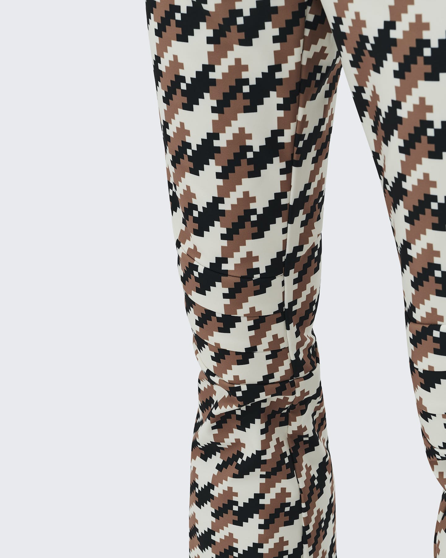https://www.abigailfashion.com/cdn/shop/files/Perfect_Moment_Aurora_High_Waist_Flare_Pant_Houndstooth-_Iconic___CamelBlackWhite_Bach_And_Co_04_1.jpg?v=1699557028